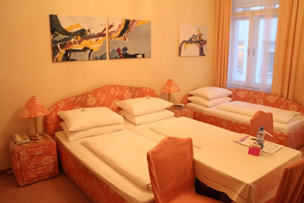 Hotel Schweizerhof Wina Ruang foto