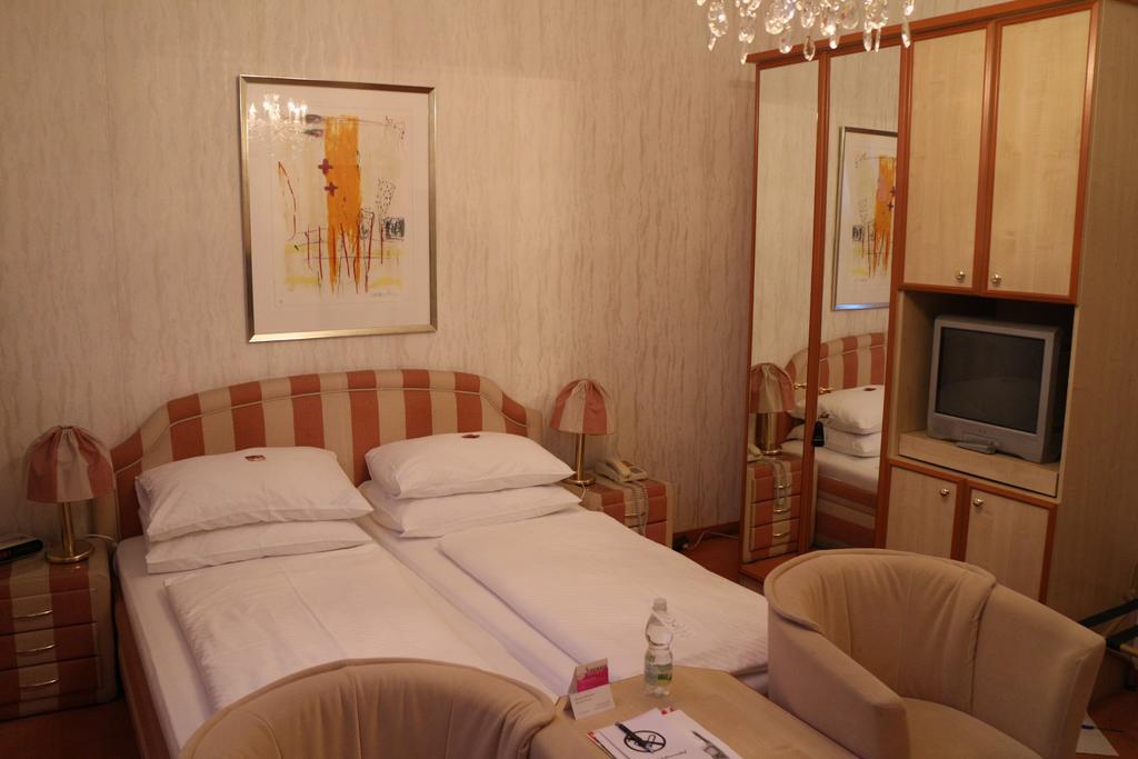 Hotel Schweizerhof Wina Ruang foto